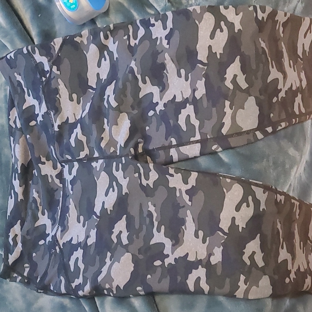 Capris - Picture 10 of 10